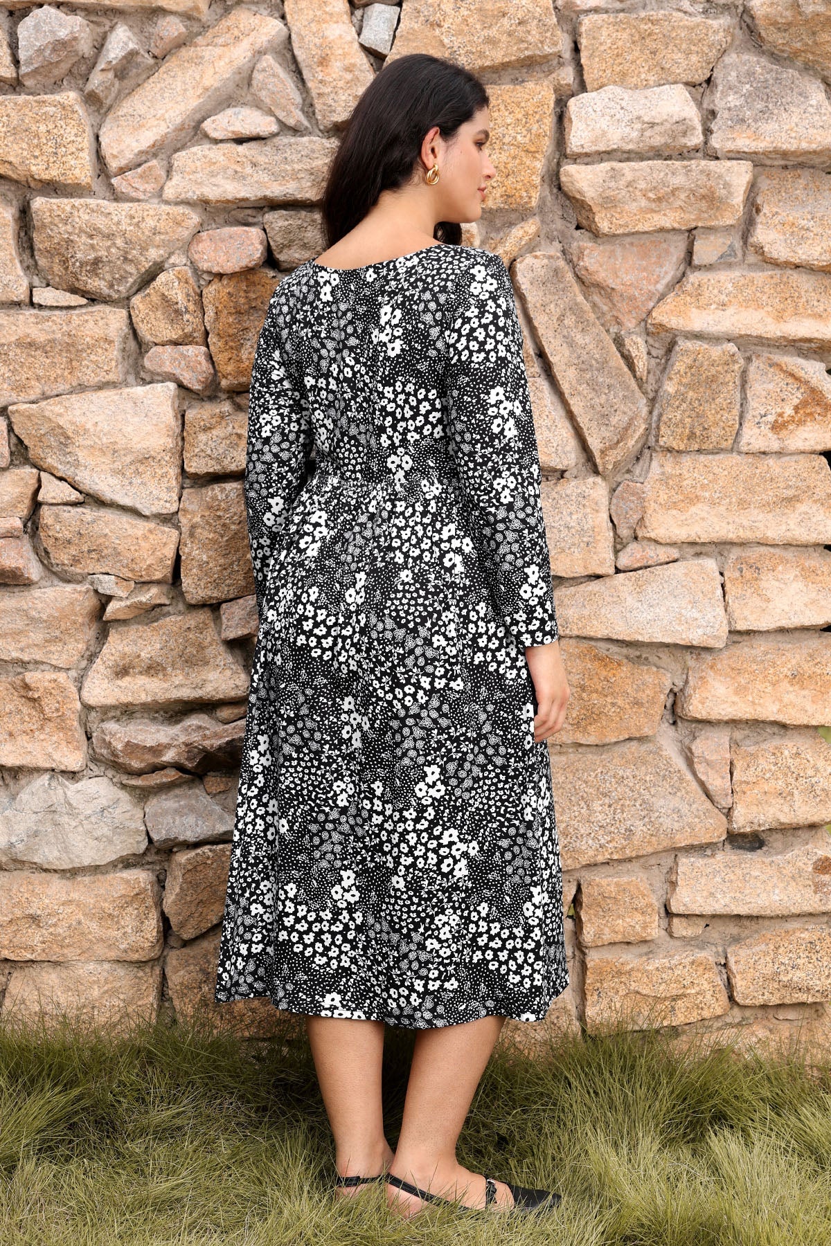 Vintage inspired Floral Print Sweetheart Neck Long Sleeve Midi Dress