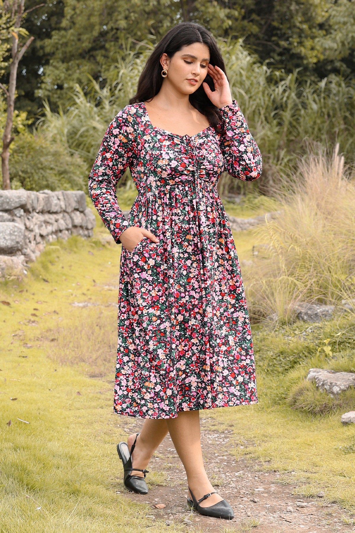 Ritera Pockets Floral Print Sweetheart Tie-Front Midi Dress