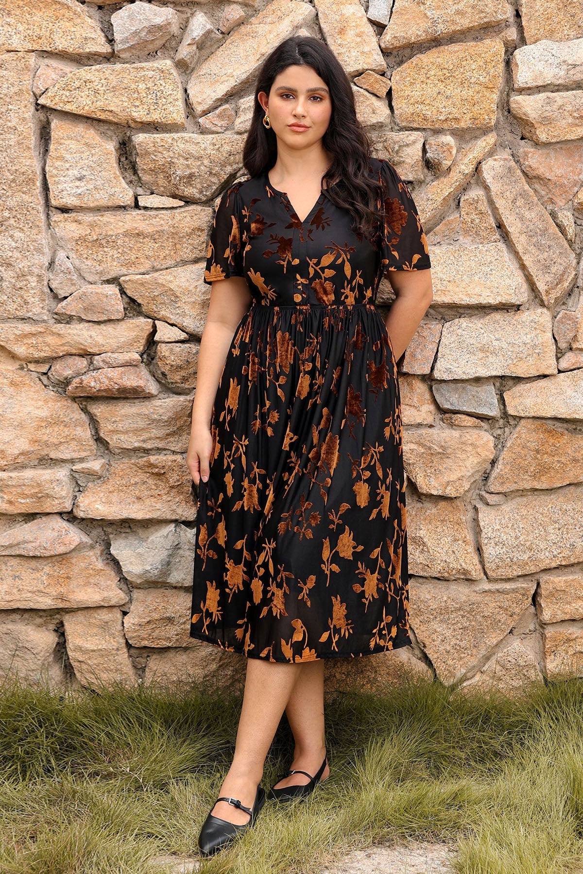 Ritera Pockets Notched V-Neck Floral-Print Midi Dress