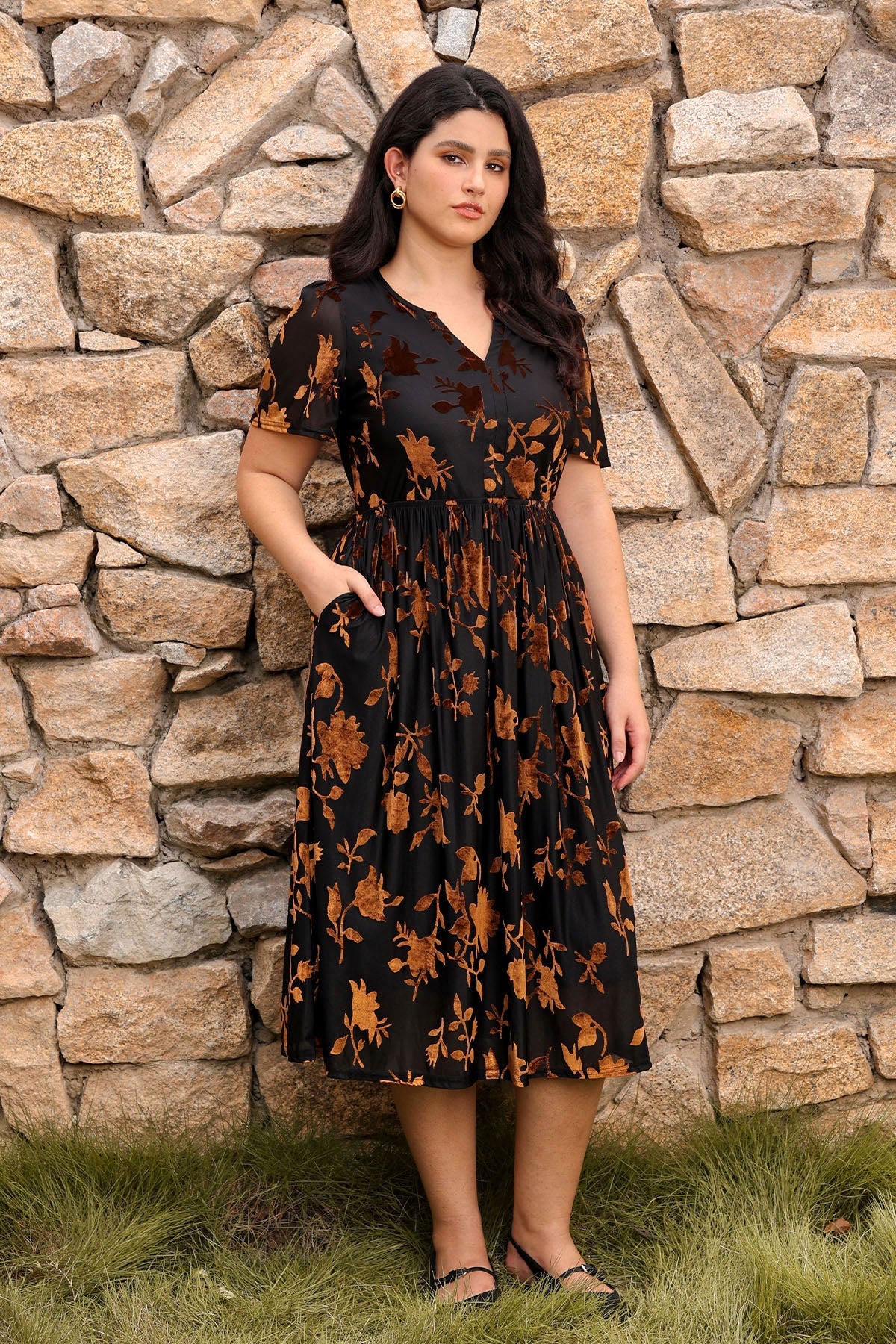 Ritera Pockets Notched V-Neck Floral-Print Midi Dress