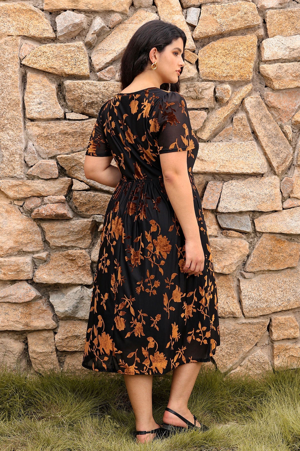 Ritera Pockets Notched V-Neck Floral-Print Midi Dress