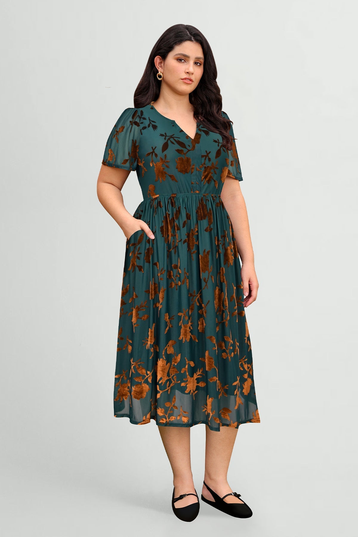 Ritera Pockets Notched V-Neck Floral-Print Midi Dress