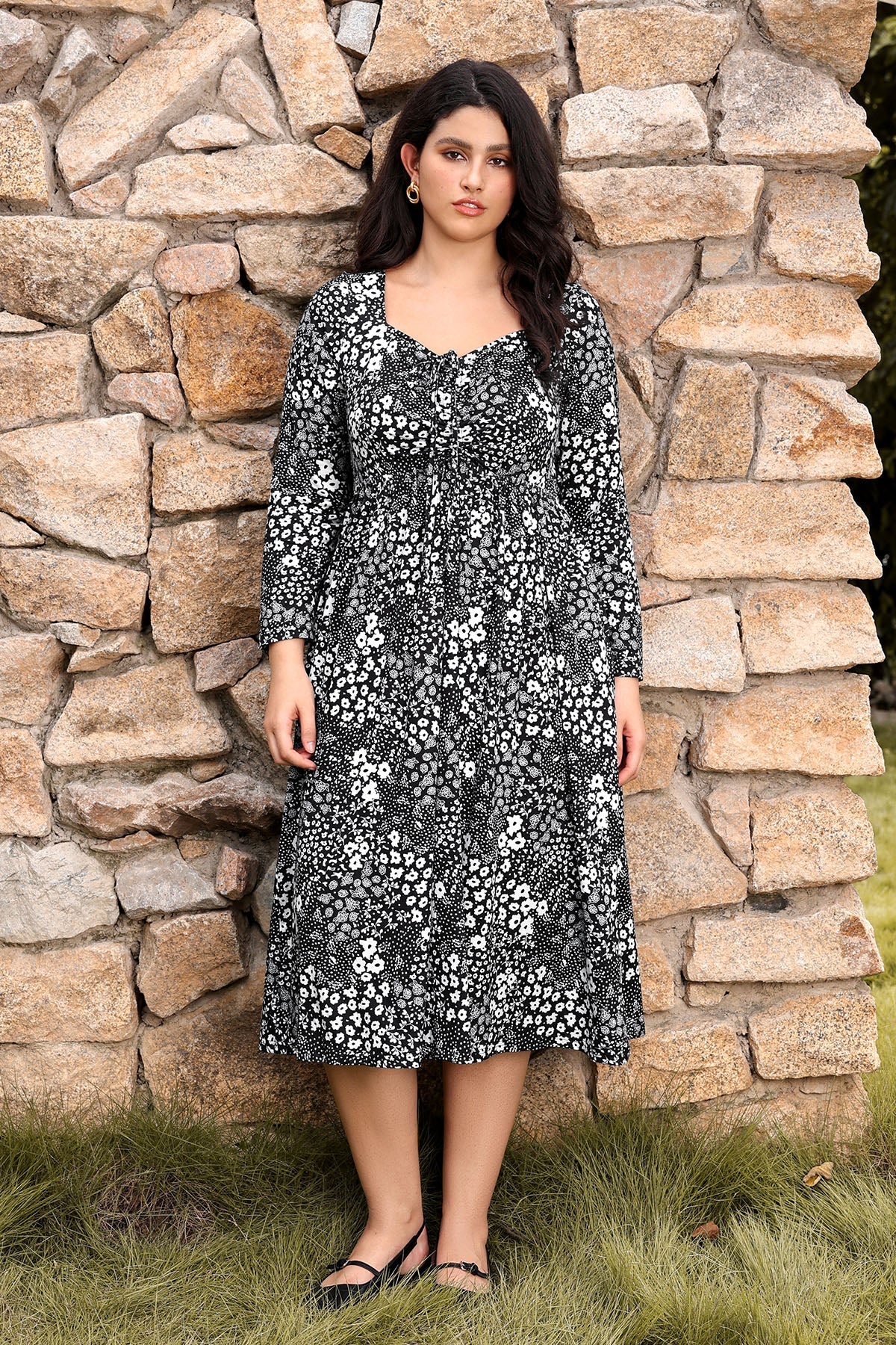 Vintage inspired Floral Print Sweetheart Neck Long Sleeve Midi Dress