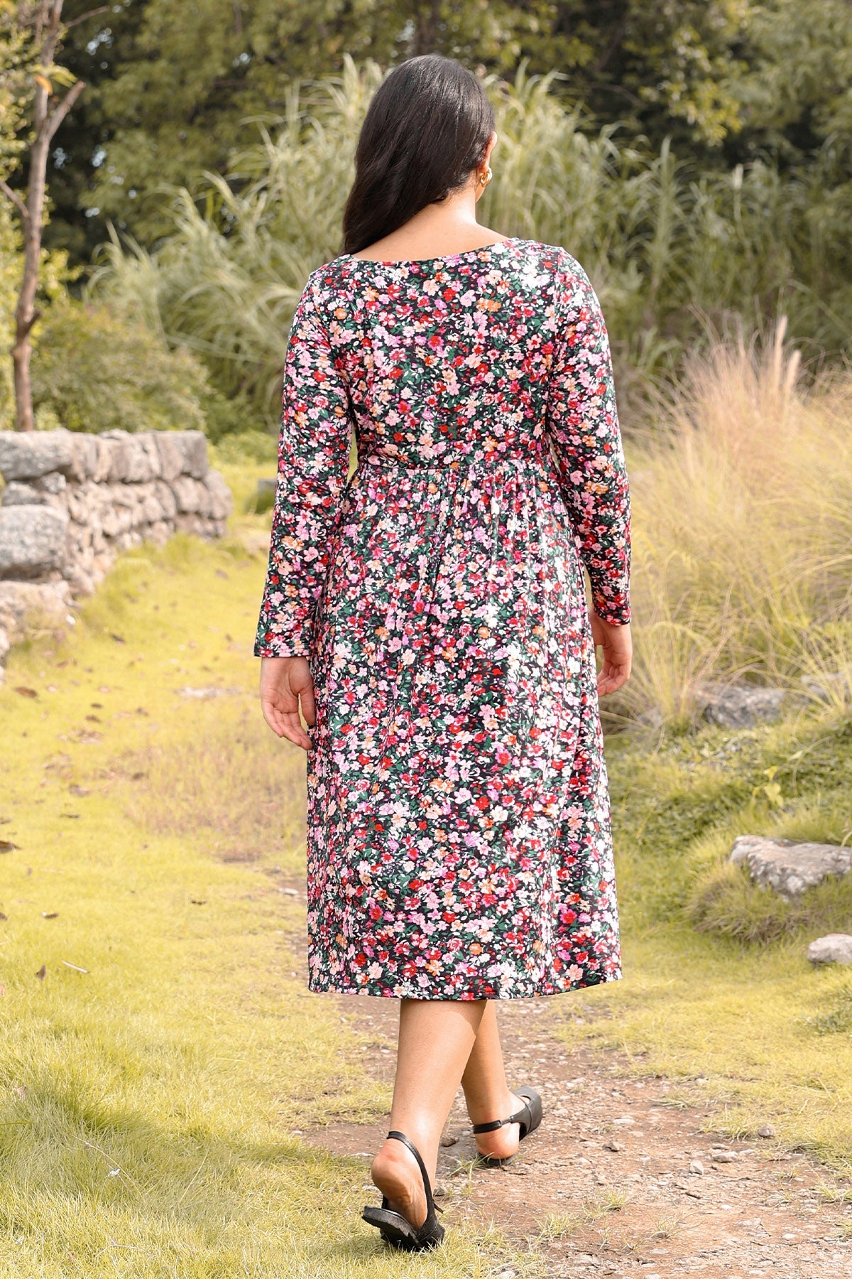 Ritera Pockets Floral Print Sweetheart Tie-Front Midi Dress